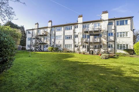32 Lancaster Close, Kingston Upon Thames, KT2 5NJ