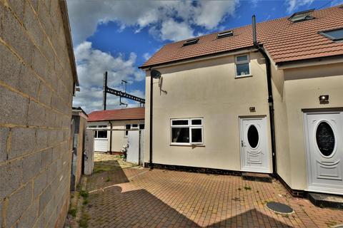 3 bedroom semi-detached house to rent, Salt Hill Way, Slough
