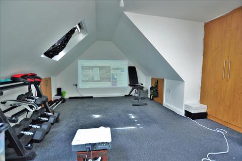 3 bedroom semi-detached house to rent, Salt Hill Way, Slough
