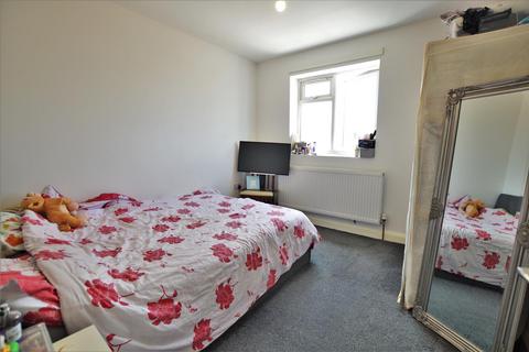 3 bedroom semi-detached house to rent, Salt Hill Way, Slough