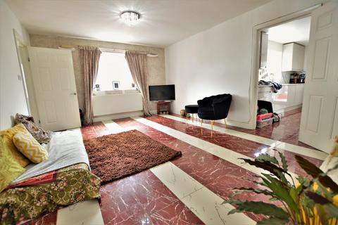 3 bedroom semi-detached house to rent, Salt Hill Way, Slough