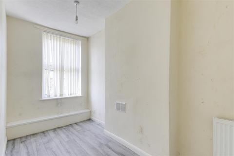 13 Bradgate Road, Nottingham, NG7 6HJ