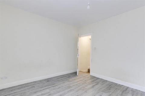 13 Bradgate Road, Nottingham, NG7 6HJ