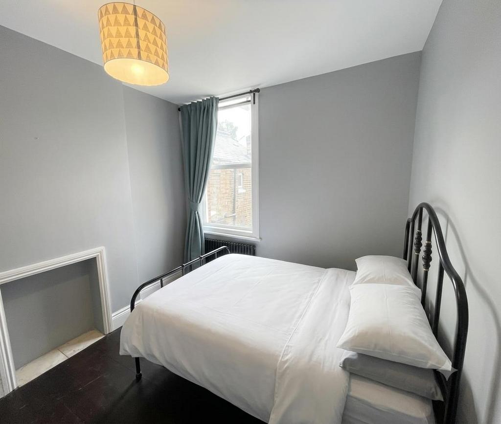 Double bedroom over looking garden