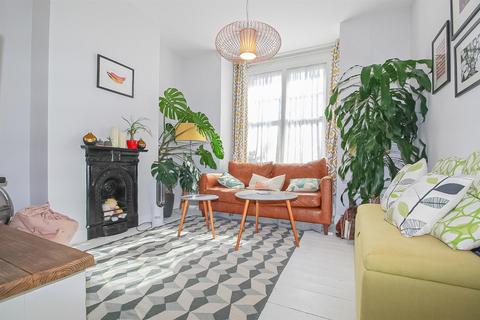 2 bedroom end of terrace house for sale, Farrant Avenue, London N22