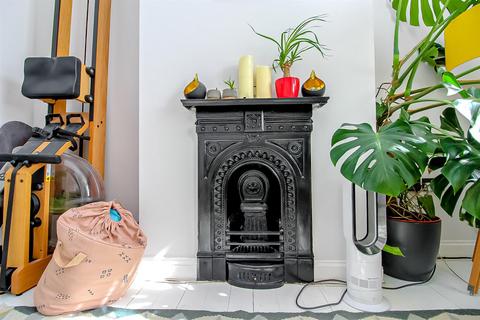 2 bedroom end of terrace house for sale, Farrant Avenue, London N22