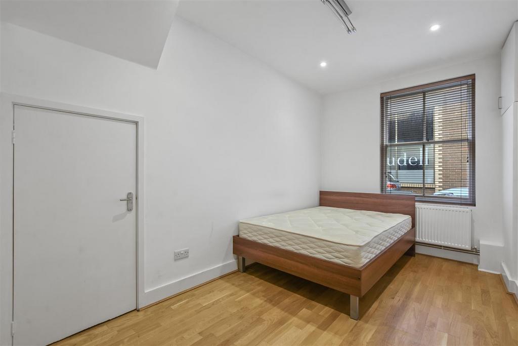 07-601a GCPMSC - 7a Canfield Place - Bedroom -Origi