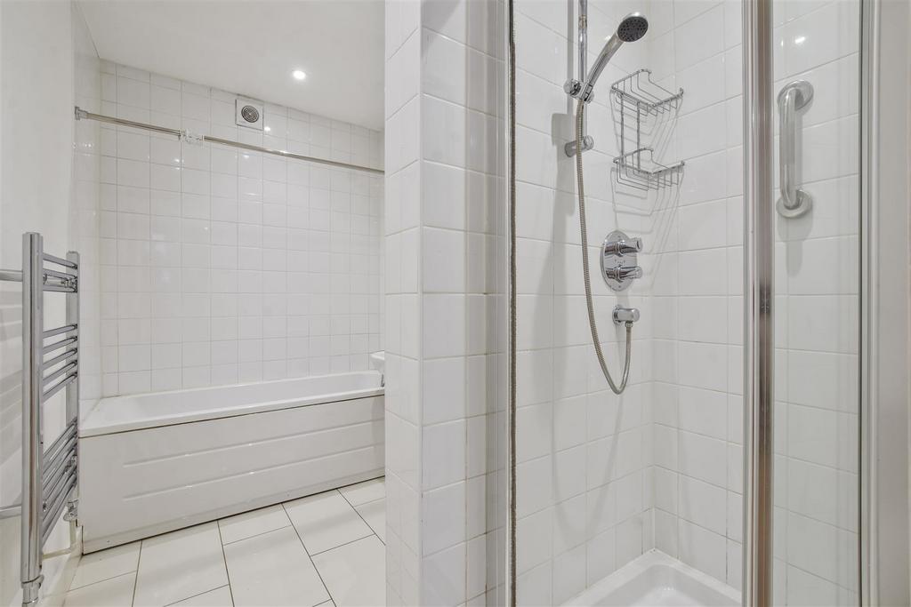 02-fe2b GCPMSC - 7a Canfield Place - Bathroom -Orig