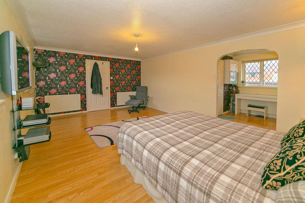 Principal bedroom