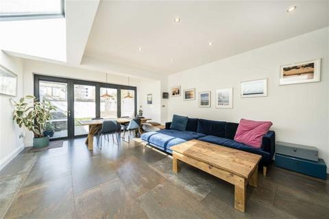 14 Cedar Road, Teddington, TW11 9AL