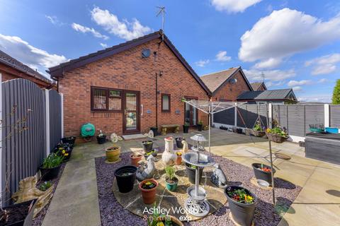 2 bedroom detached bungalow for sale, Spinners End Drive, Cradley Heath B64