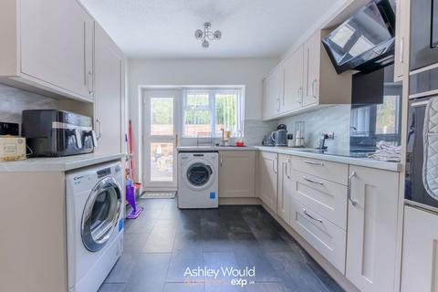 2 bedroom detached bungalow for sale, Spinners End Drive, Cradley Heath B64