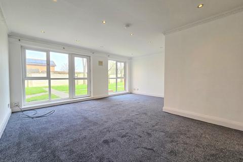 2 bedroom flat for sale, King Georges Close, Rayleigh, Essex