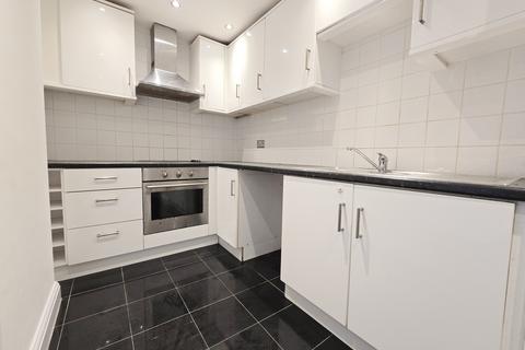 2 bedroom flat for sale, King Georges Close, Rayleigh, Essex