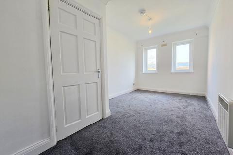 2 bedroom flat for sale, King Georges Close, Rayleigh, Essex