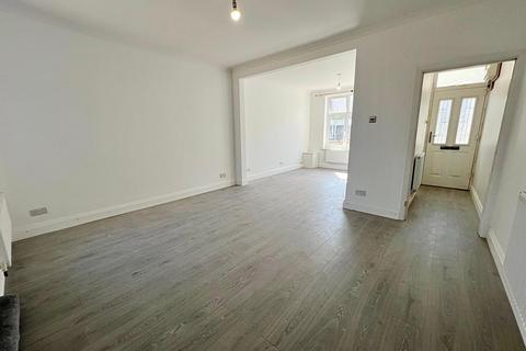 2 bedroom terraced house to rent, Elsenham Road, Grimsby, DN31