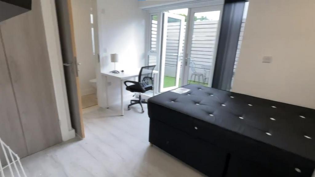 Bedroom 1.png