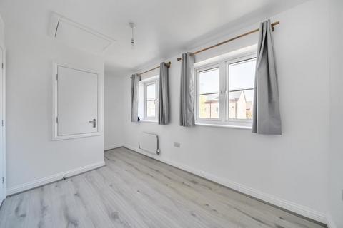 2 bedroom terraced house to rent, Berryfields,  Aylesbury,  HP18