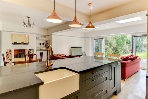 16 Laines Road, Steyning, BN44 3LL