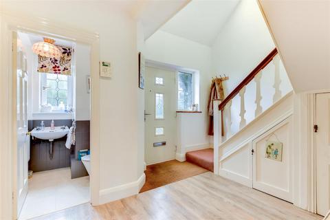 16 Laines Road, Steyning, BN44 3LL