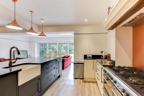 16 Laines Road, Steyning, BN44 3LL