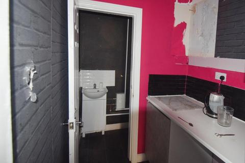 Studio to rent, Commercial Unit, Chanterlands Avenue, Hull