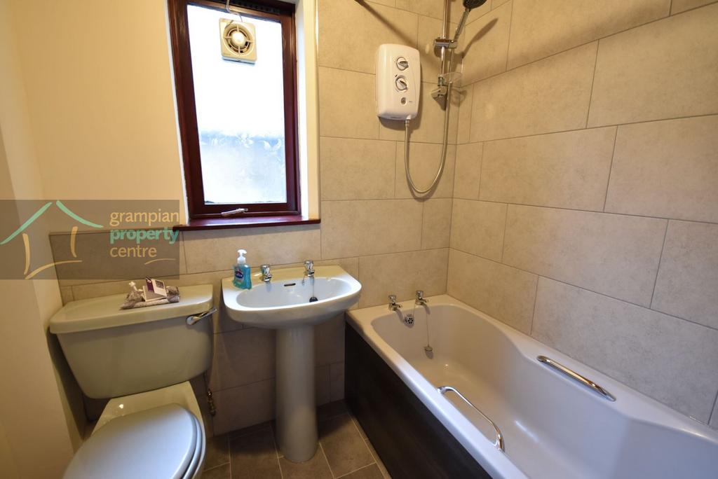 Bathroom .JPG