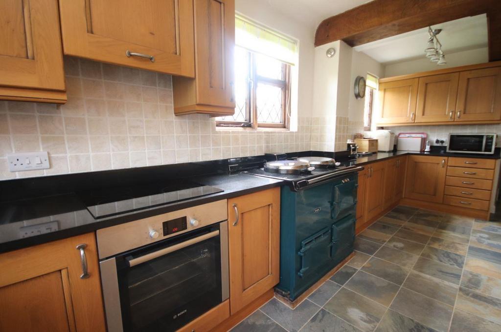 Kitchen 2.JPG