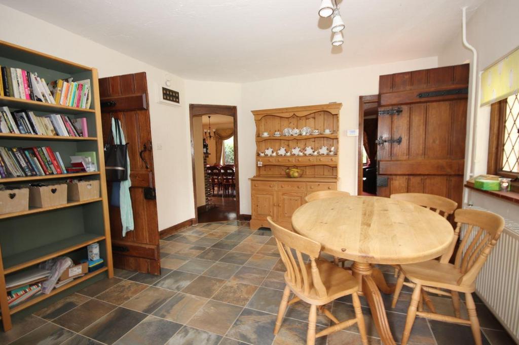 Kitchen Diner 2.JPG