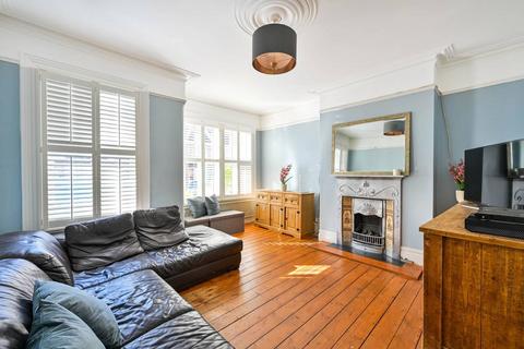 42 Kings Avenue, New Malden, KT3 4DT