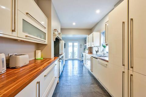 42 Kings Avenue, New Malden, KT3 4DT