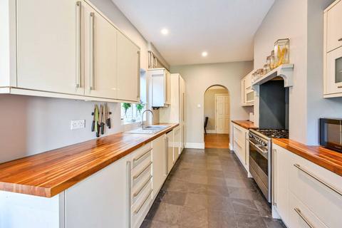 42 Kings Avenue, New Malden, KT3 4DT