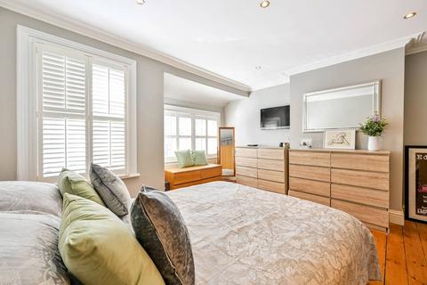 42 Kings Avenue, New Malden, KT3 4DT