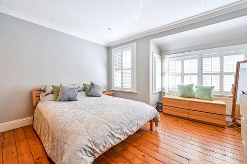 42 Kings Avenue, New Malden, KT3 4DT