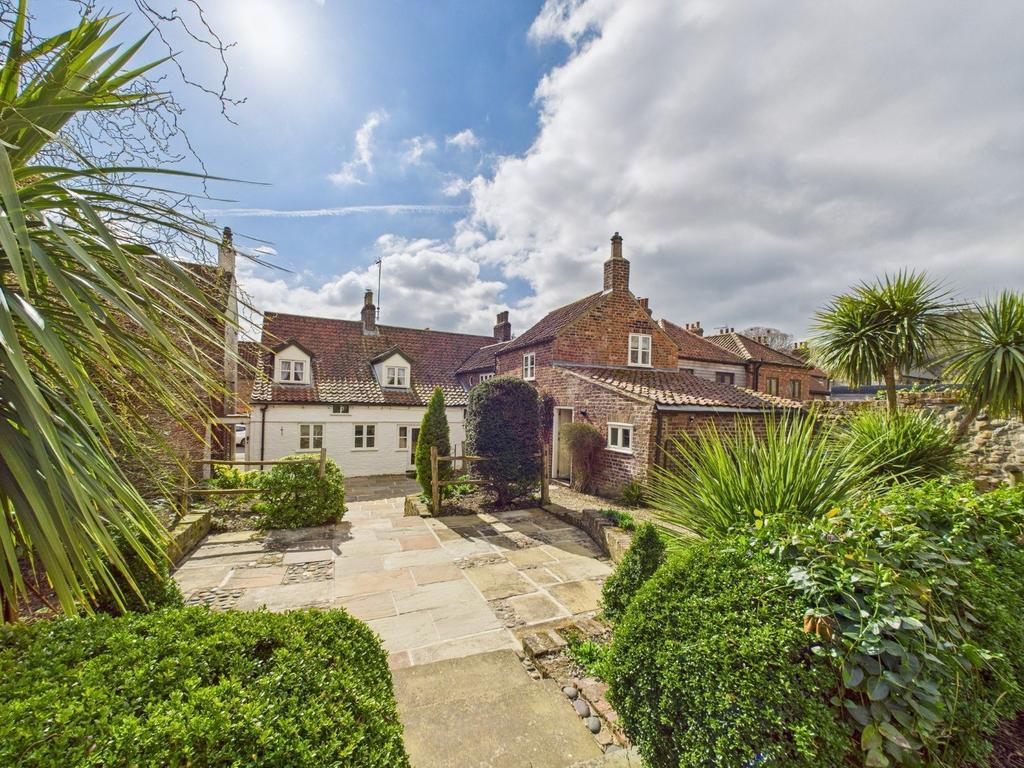 4 Bedroom Detached House - For Sale