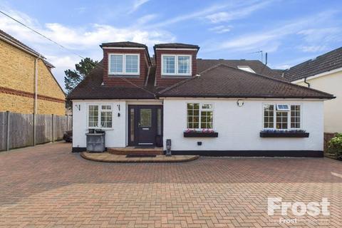 4 Fairfield Road, Wraysbury, Staines, TW19 5DU