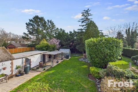 4 Fairfield Road, Wraysbury, Staines, TW19 5DU