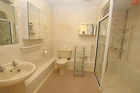 2 bedroom flat for sale, Southfields Road, Eastbourne, BN21 1BT