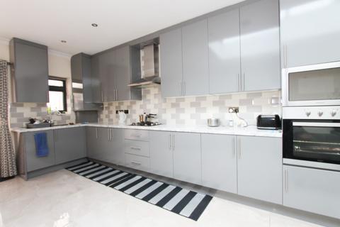 3 bedroom terraced house to rent, Cressage Close, Southall, UB1