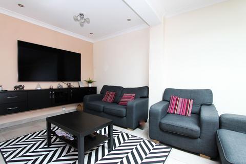 3 bedroom terraced house to rent, Cressage Close, Southall, UB1