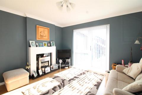 66 Fredericks Close, Norton, Stourbridge, DY8 3YW