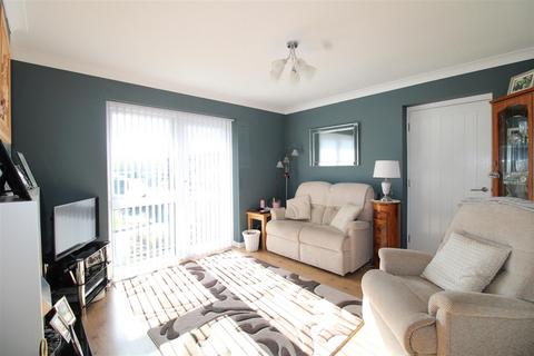 66 Fredericks Close, Norton, Stourbridge, DY8 3YW