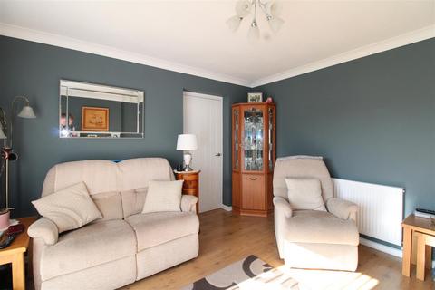66 Fredericks Close, Norton, Stourbridge, DY8 3YW
