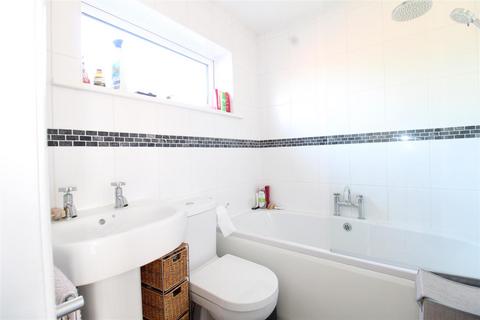 66 Fredericks Close, Norton, Stourbridge, DY8 3YW