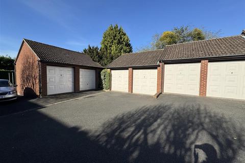 66 Fredericks Close, Norton, Stourbridge, DY8 3YW