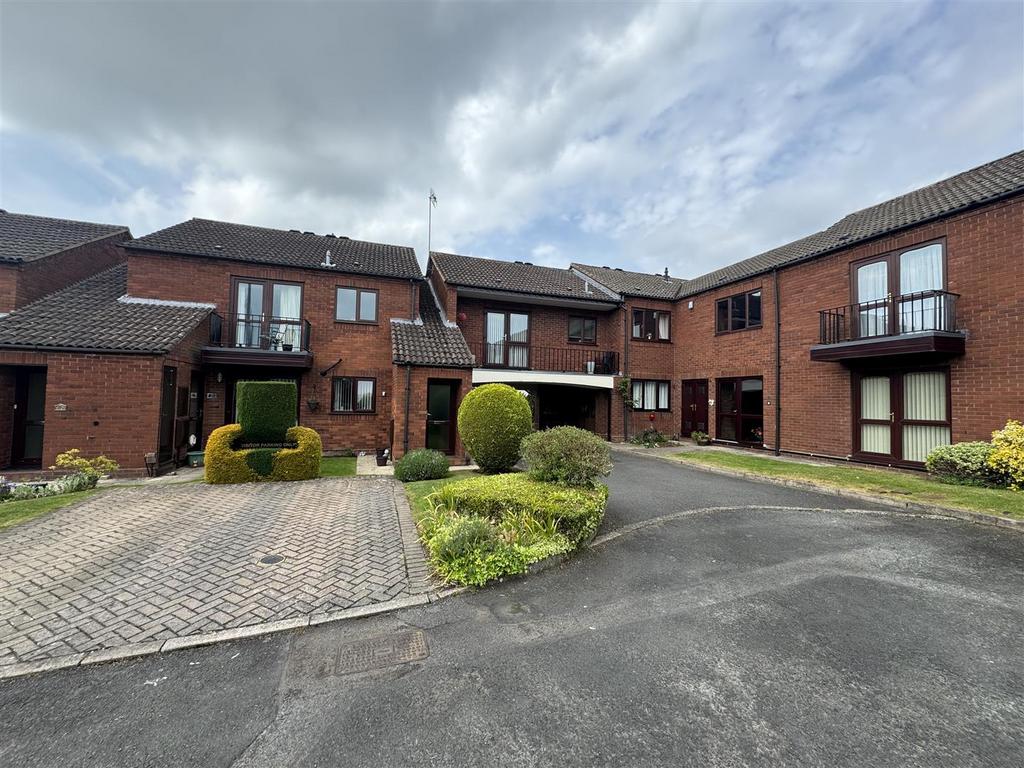 Fredericks Close Norton 1.jpg