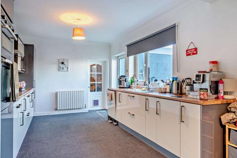 4 bedroom semi-detached house for sale, Hammer Lane, New Sharlston, Wakefield, WF4