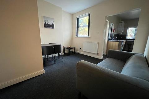 4 bedroom end of terrace house to rent, Brays Lane, Stoke, Coventry, CV2 4DT