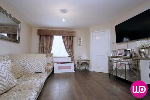 3 bedroom semi-detached house to rent, North Walbottle, Newcastle upon Tyne NE15