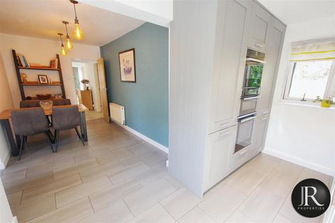 3 bedroom bungalow for sale, St. Johns Close, Slitting Mill WS15